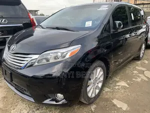 Toyota Sienna 2015 Black