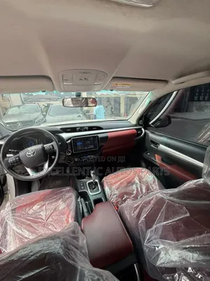 Toyota Hilux Revo Double Cab Petrol 2.7 AWD 2020 White
