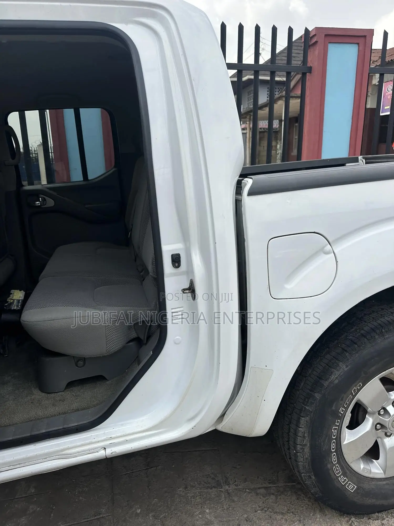 Nissan Frontier 2012 White