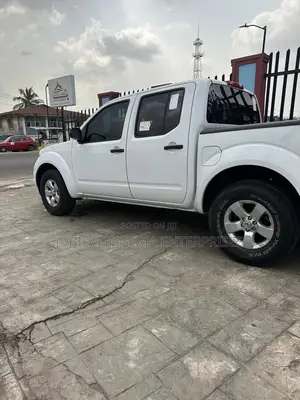 Nissan Frontier 2012 White