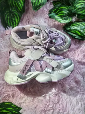High Quality Stock Sneakers for Ur Kids