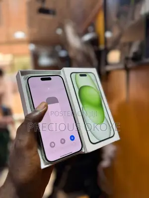 Apple iPhone 15 128 GB Green