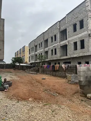 4bdrm Duplex in Dape for sale