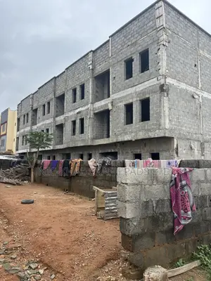 4bdrm Duplex in Dape for sale