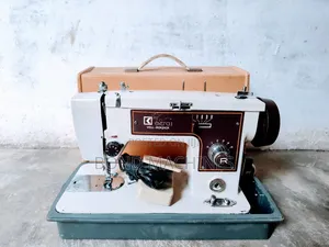 Victoria Voll- Zickzack Sewing Machine