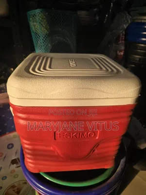 Eskimo Portable Insulated Cooler Box - 30 Litre