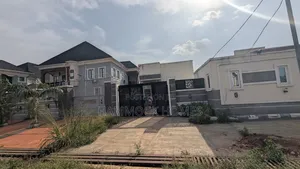 3bdrm Bungalow in Akala Estate, Akobo for sale