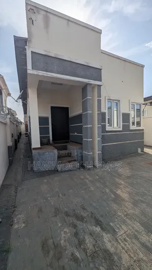 3bdrm Bungalow in Akala Estate, Akobo for sale