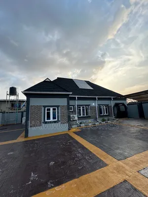 3bdrm Bungalow in Alafara Estate, Jericho for sale