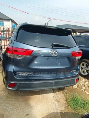 Toyota Highlander Limited 4x4 V6 (3.5L 6cyl 8A) 2018 Blue