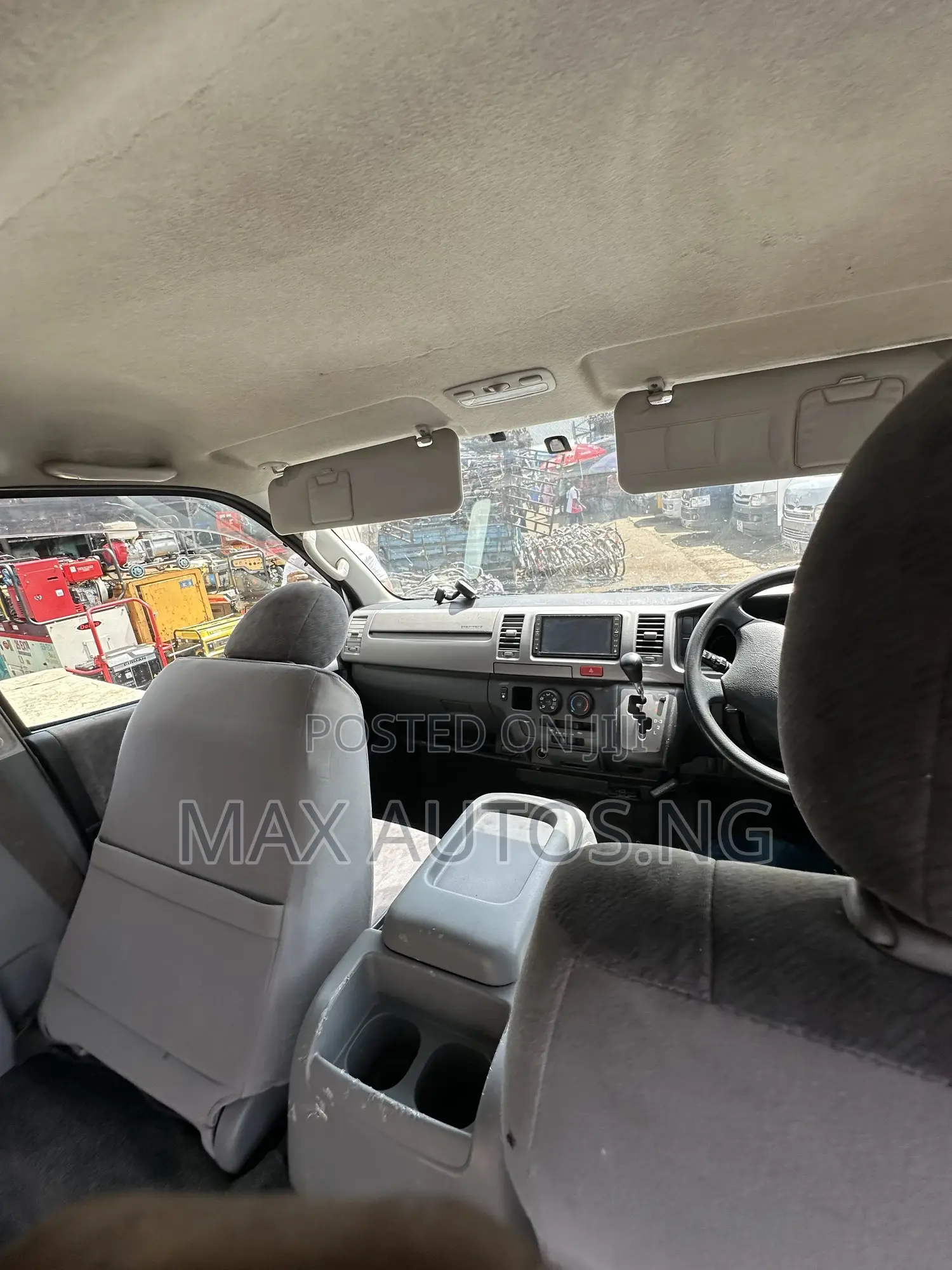 Toyota HiAce 2010 Silver