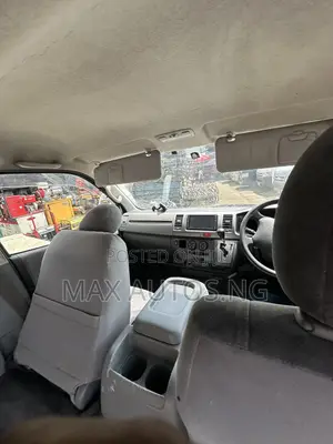 Toyota HiAce 2010 Silver