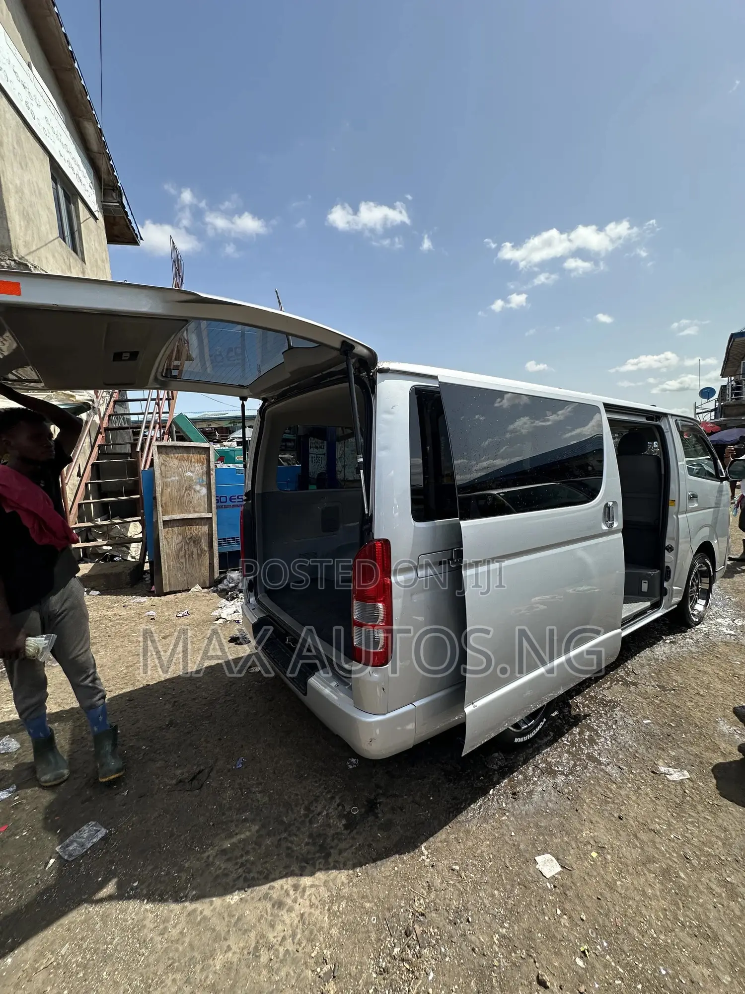 Toyota HiAce 2010 Silver