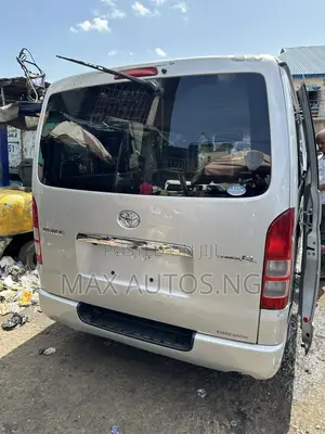 Toyota HiAce 2010 Silver