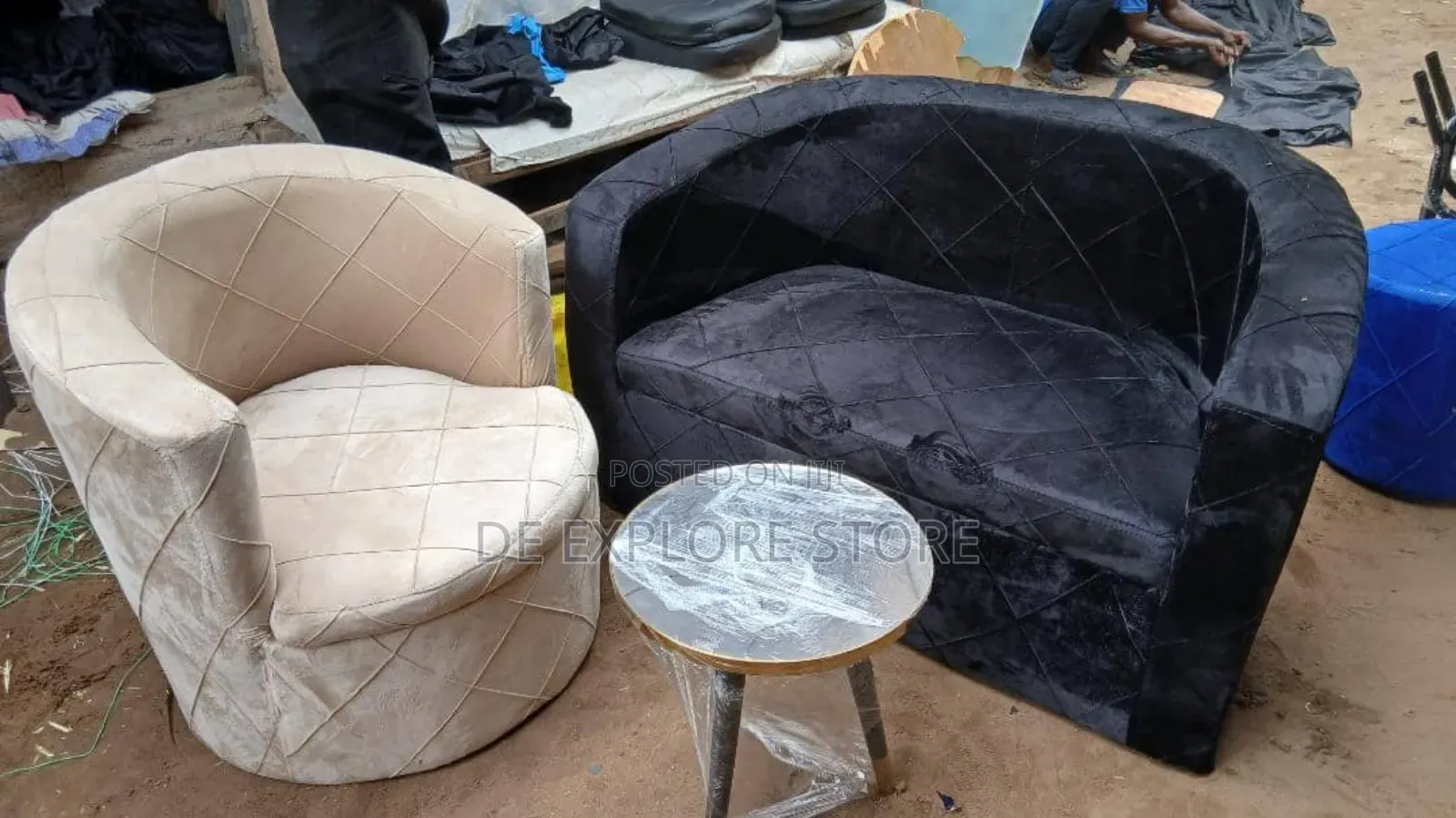 2 Seaters Bucket Chairs