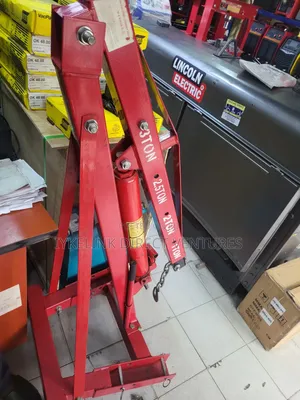 Hydraulic Engine Hoist or "Cherry Picker
