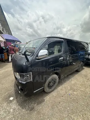 Toyota HiAce 2012 Black