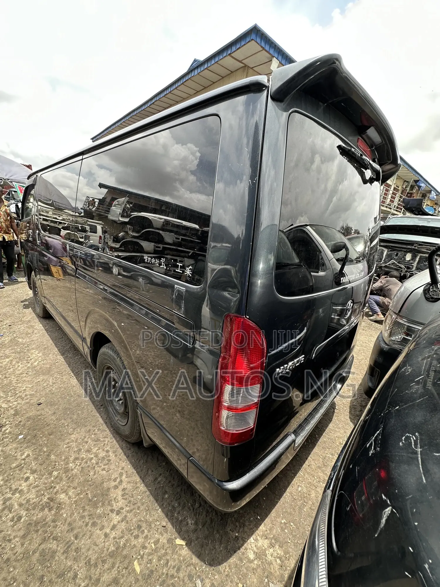 Toyota HiAce 2012 Black
