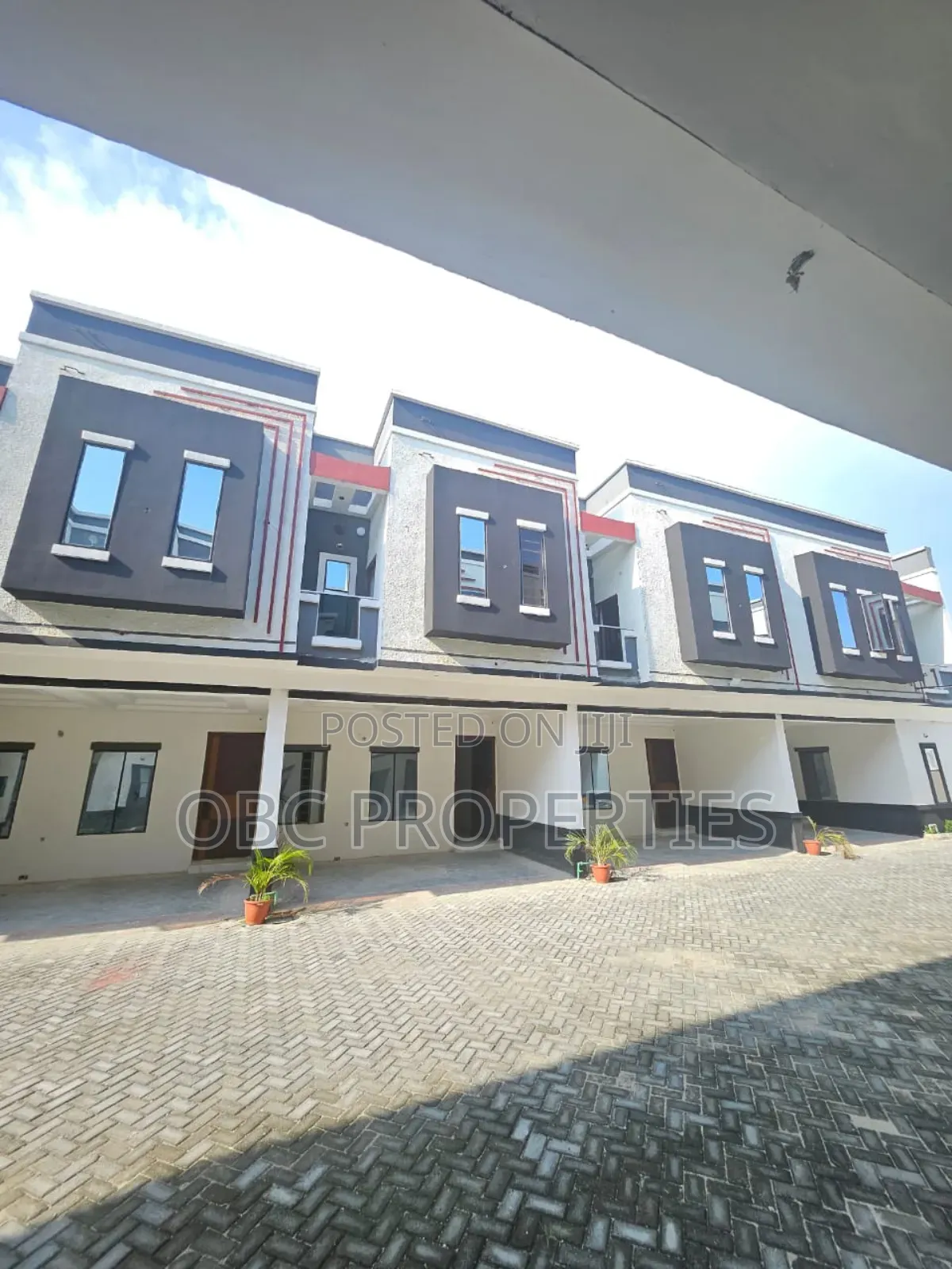 2 Bedrooms Duplex