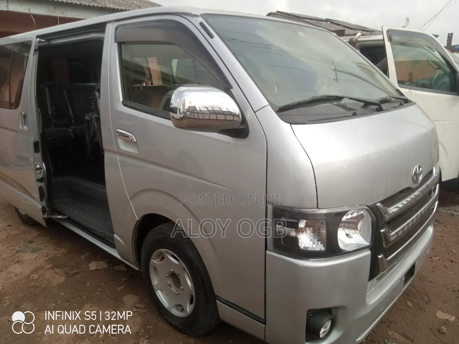Toyota HiAce 2010 White