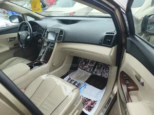 Toyota Venza V6 AWD 2010 Brown