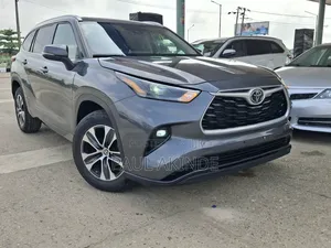 Toyota Highlander XLE 2022 Gray