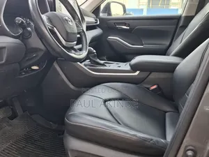 Toyota Highlander XLE 2022 Gray