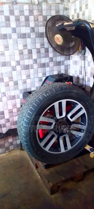 A Boy of 18 to 30 Years Needed at Auto Car Service