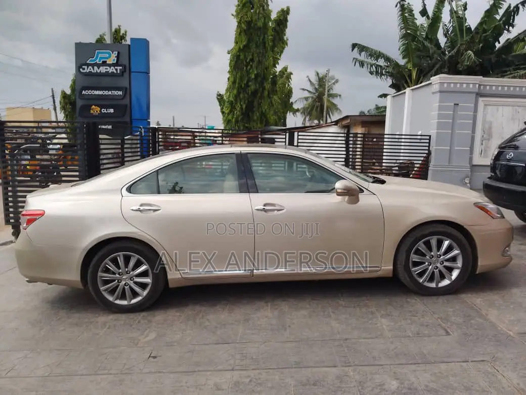 Lexus ES 350 2011 Gold