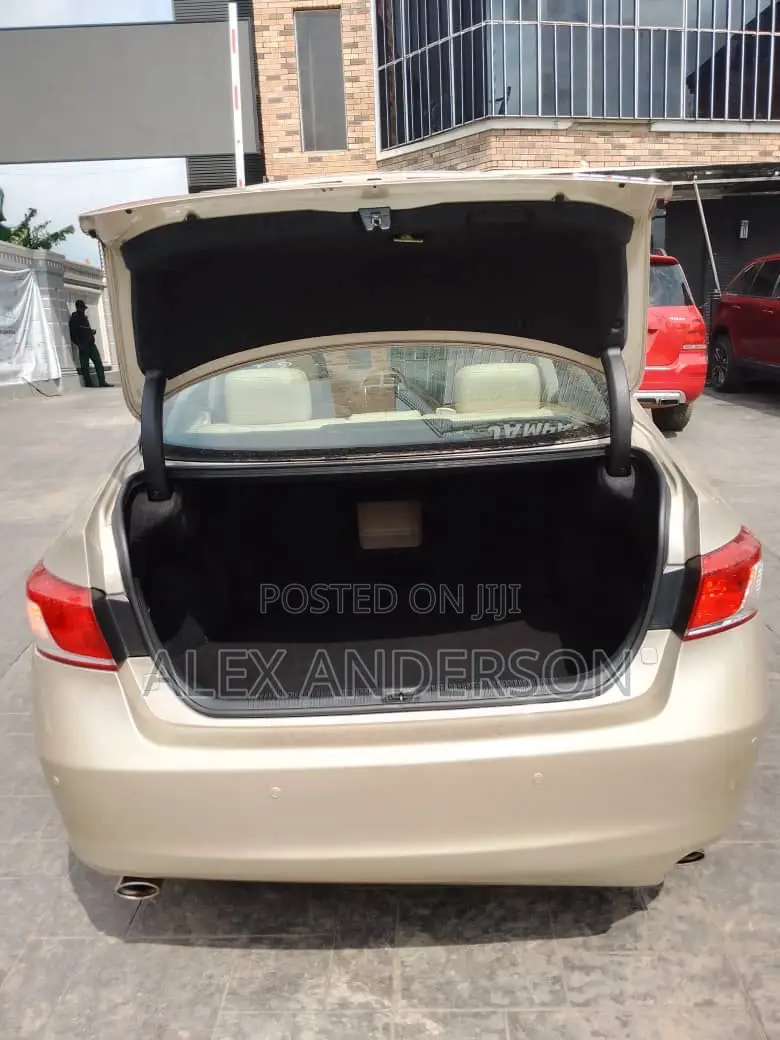 Lexus ES 350 2011 Gold
