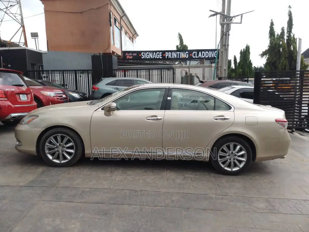 Lexus ES 350 2011 Gold