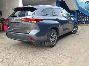 Toyota Highlander L 2022 Blue