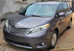 Toyota Sienna XLE 8 Passenger 2011 Silver