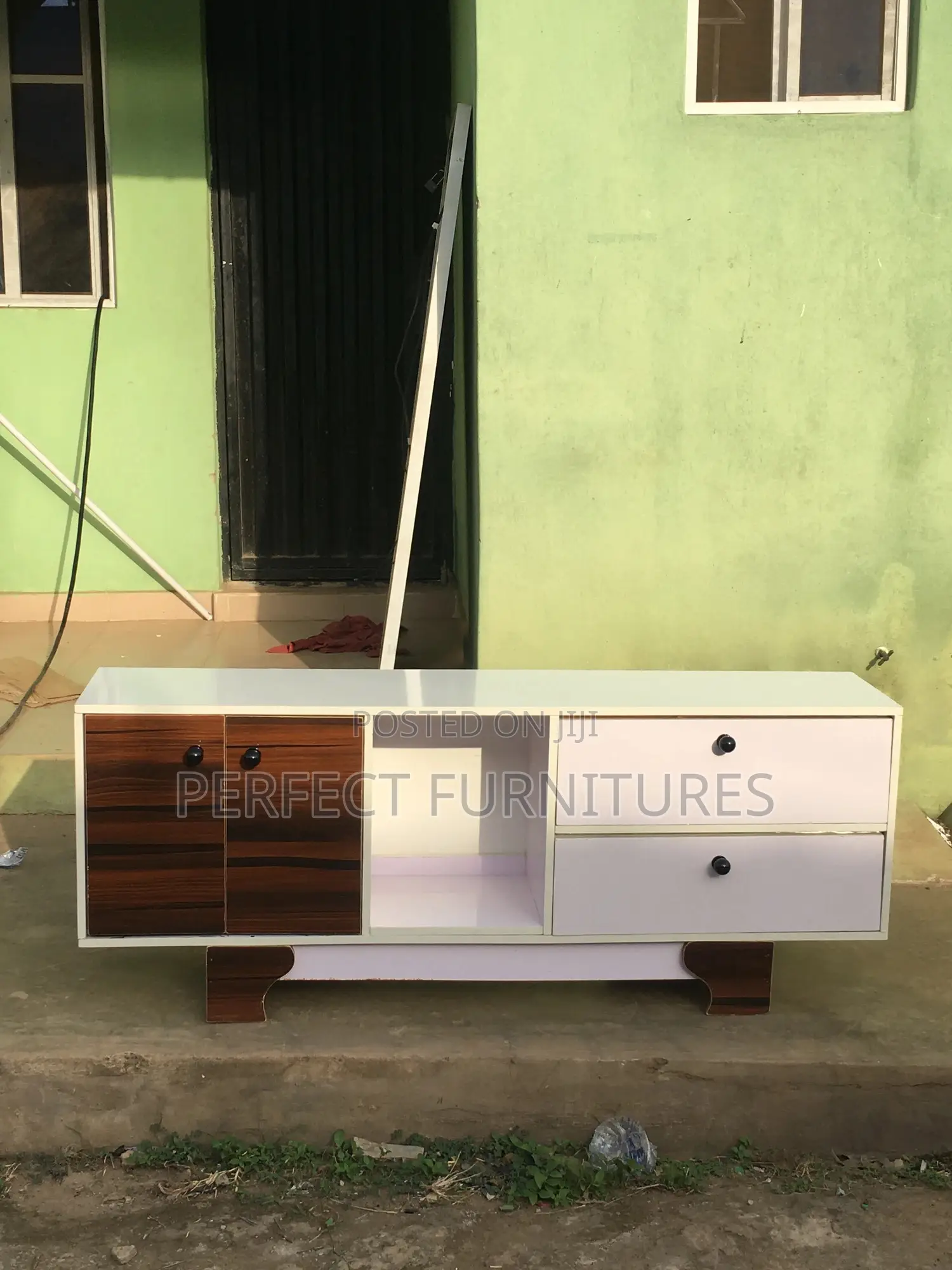 5ft Stands Console With High Gloss Facing