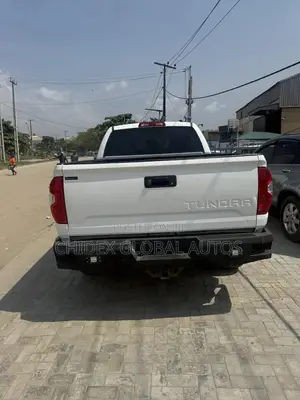 Toyota Tundra SR5 4.6L V8 4x4 Double Cab 6.6 ft. box 145.7 in. WB 2016