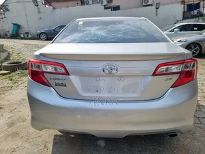 Toyota Camry SE 4dr Sedan (2.5L 4cyl 6A) 2012 Silver