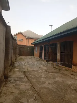2bdrm Block of Flats in New Road, Diobu Mile 4 for sale