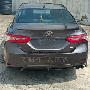 Toyota Camry SE (2.5L 4cyl 8A) 2019 Gray