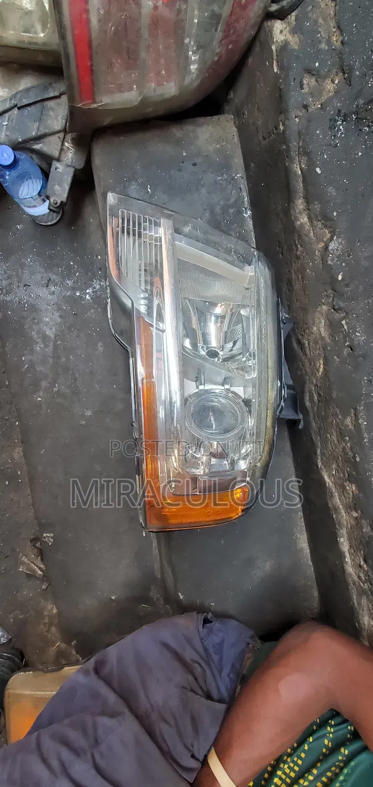 Headlight Ford Expedition 2015 Model