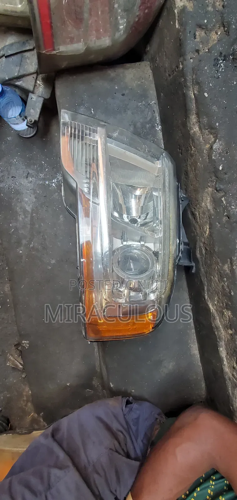 Headlight Ford Expedition 2015 Model