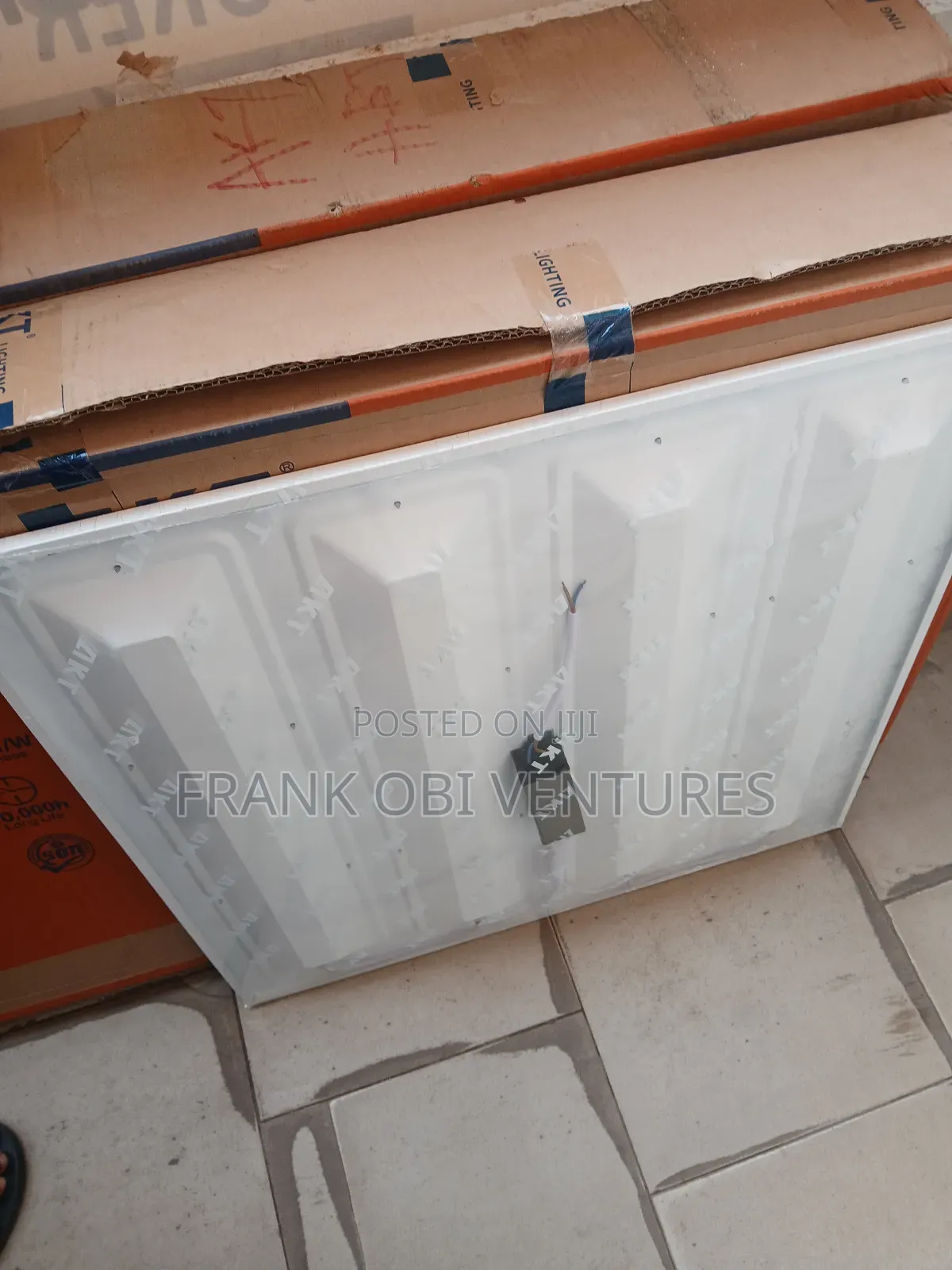 Akt Modular, Surface/ Pop