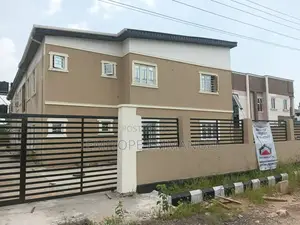 Furnished 3bdrm Apartment in Estate, Arepo By for sale