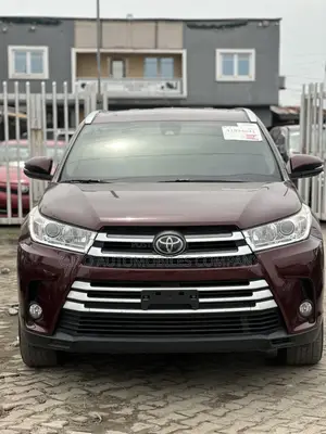 Toyota Highlander XLE 4x4 V6 (3.5L 6cyl 8A) 2018 Maroon