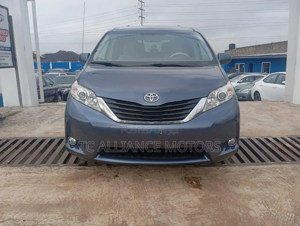 2013 Toyota Sienna LE AWD 7-Passenger