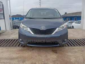 Toyota Sienna LE AWD 7-Passenger 2013 Blue