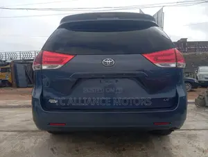 Toyota Sienna LE AWD 7-Passenger 2013 Blue