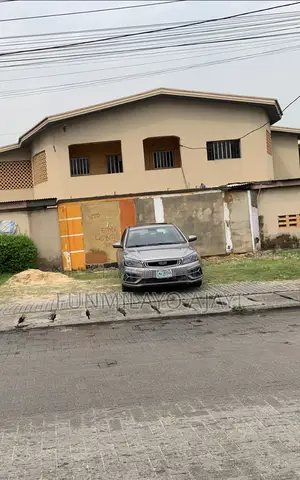 20bdrm House in Lekki Phase 1 for sale