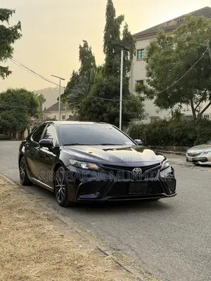 Toyota Camry SE 2021 Blue
