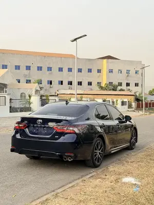 Toyota Camry SE 2021 Blue