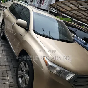 Toyota Highlander Limited 2012 Gold